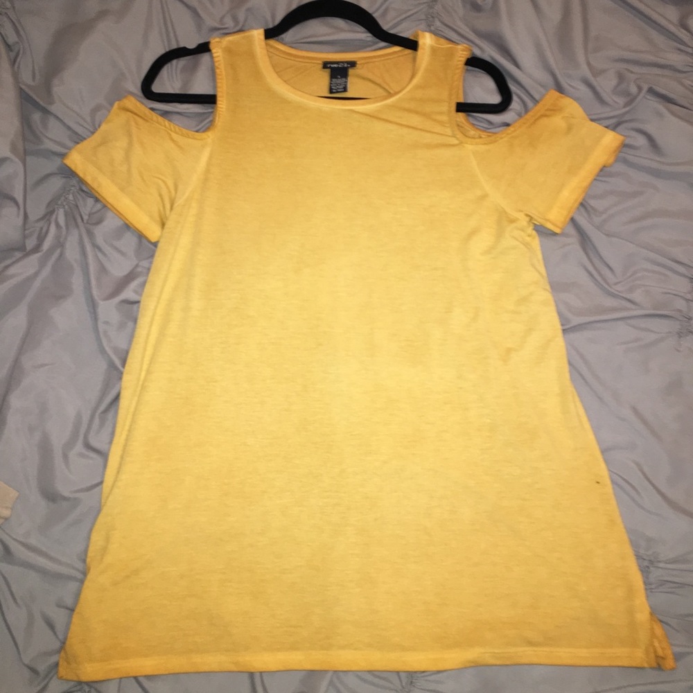 open shoulder shirt